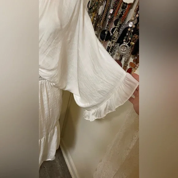 Elegant White Women's Dress - Picture 6 of 9